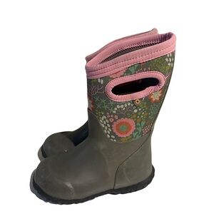 Girls Bogs size 9